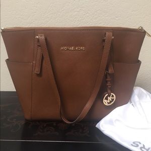Michael Kors Tote style purse in great condition